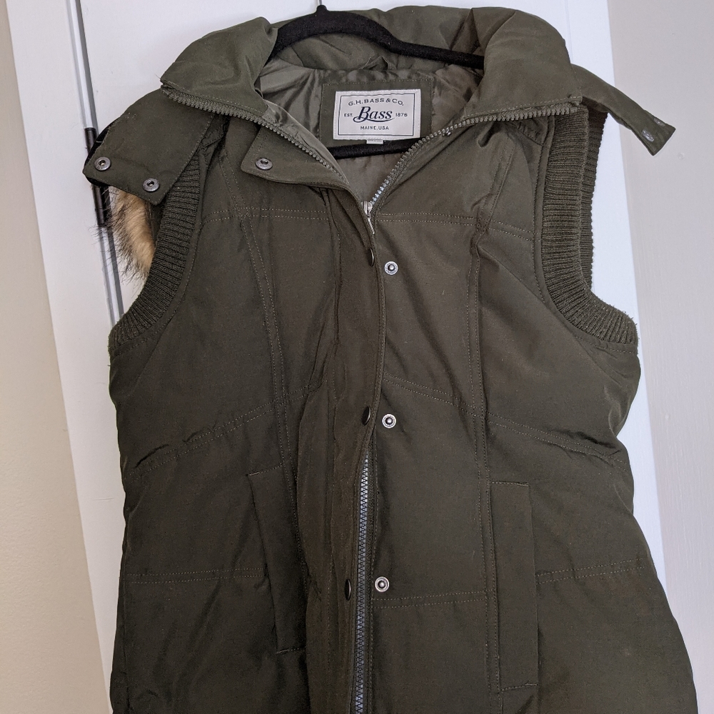 Bass puffy vest army green with faux fur trim hood